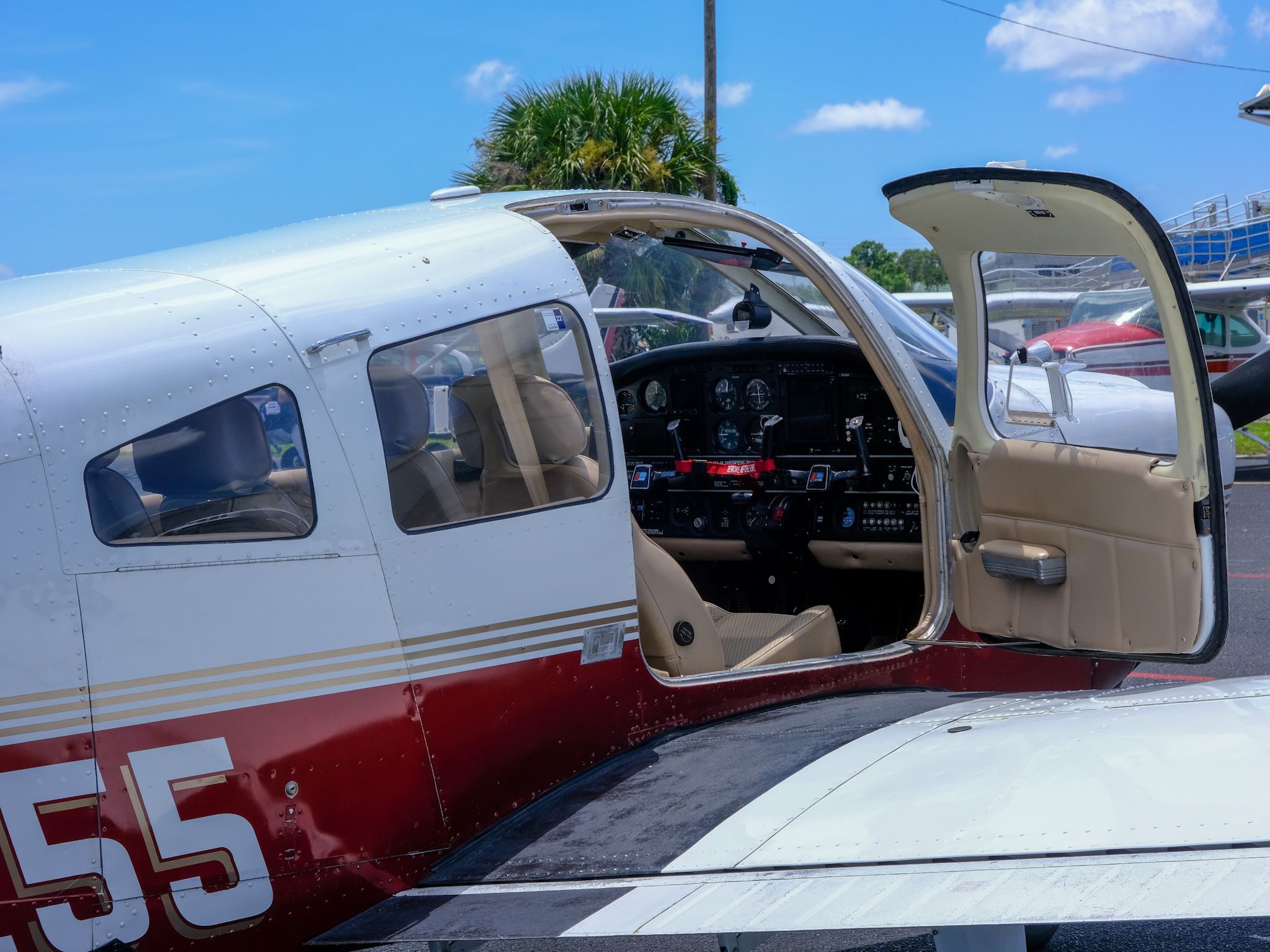 Piper Archer II with open cockpit door