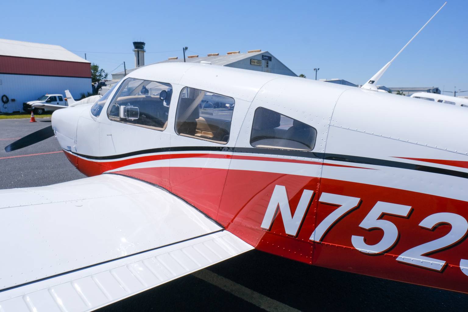Piper Archer II, red